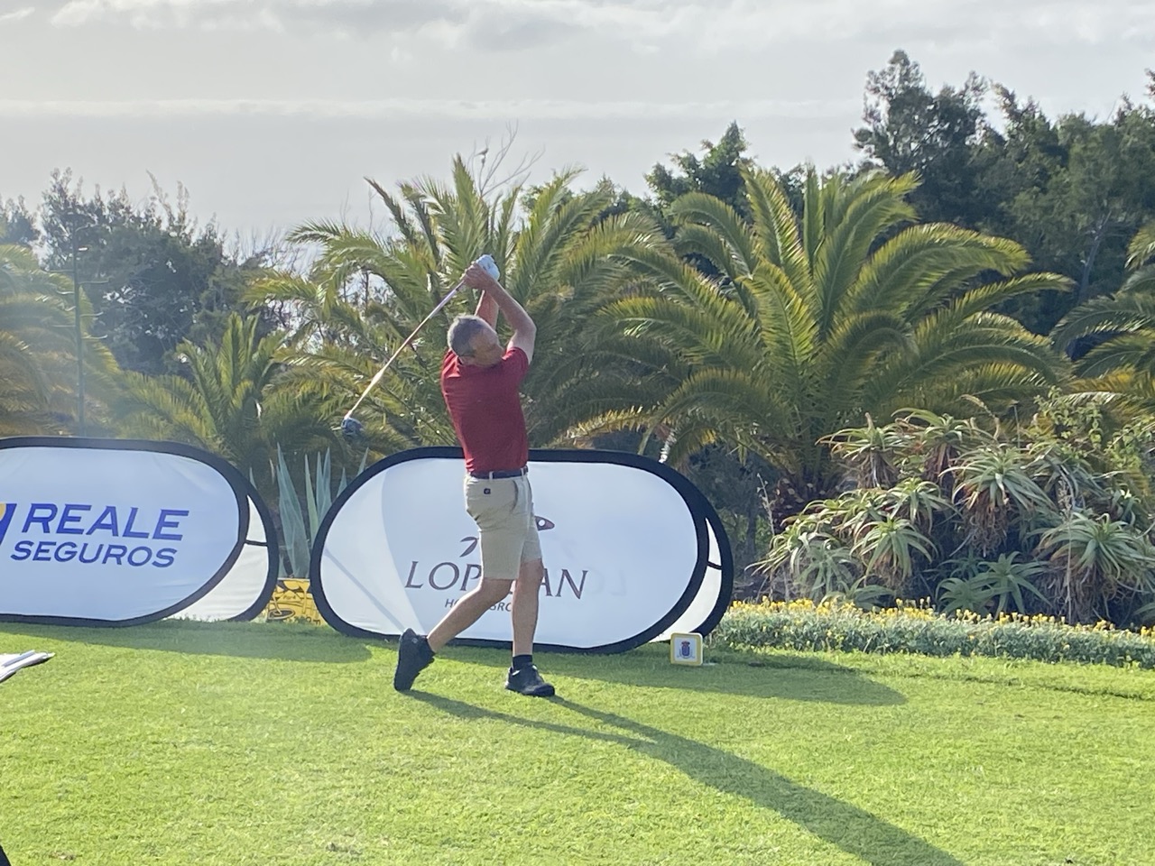 Miguel Lillo y María León, lideran el VIII Campeonato de Canarias Senior en el Tecina Golf. tras la primera jornada.