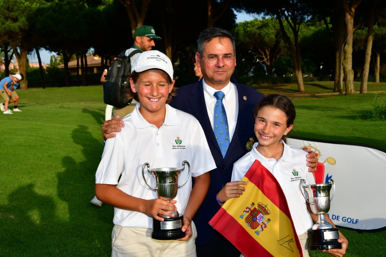 Los infantiles Oliver de Wint y Sofía Gamilla los alevines Enzo Jiménez y Daniela Lozano y los benjamines Diego Gross y Martina Tirado campeones de España 2025.